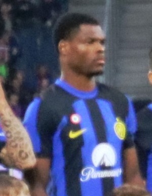 Denzel Dumfries trong màu áo tuyển Hà Lan