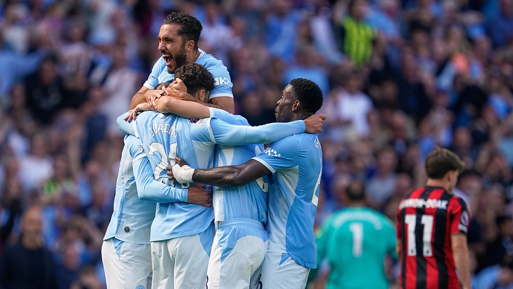 VAR "giải cứu" Man City ngược dòng hạ Bournemouth phút bù giờ: Công nghệ lên tiếng đúng lúc